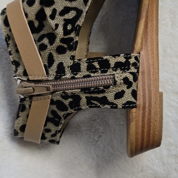 Blowfish Malibu Tan with Black Leopard Animal Print 1" Sandals Size 7.5 - Picture 5 of 10